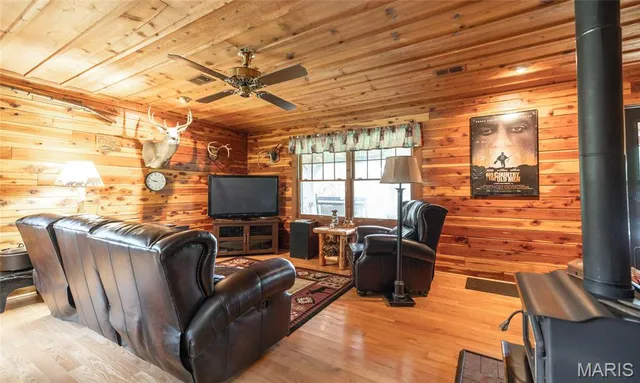 $670,000 | 3292 County Road 625, Birch Tree, MO 65438