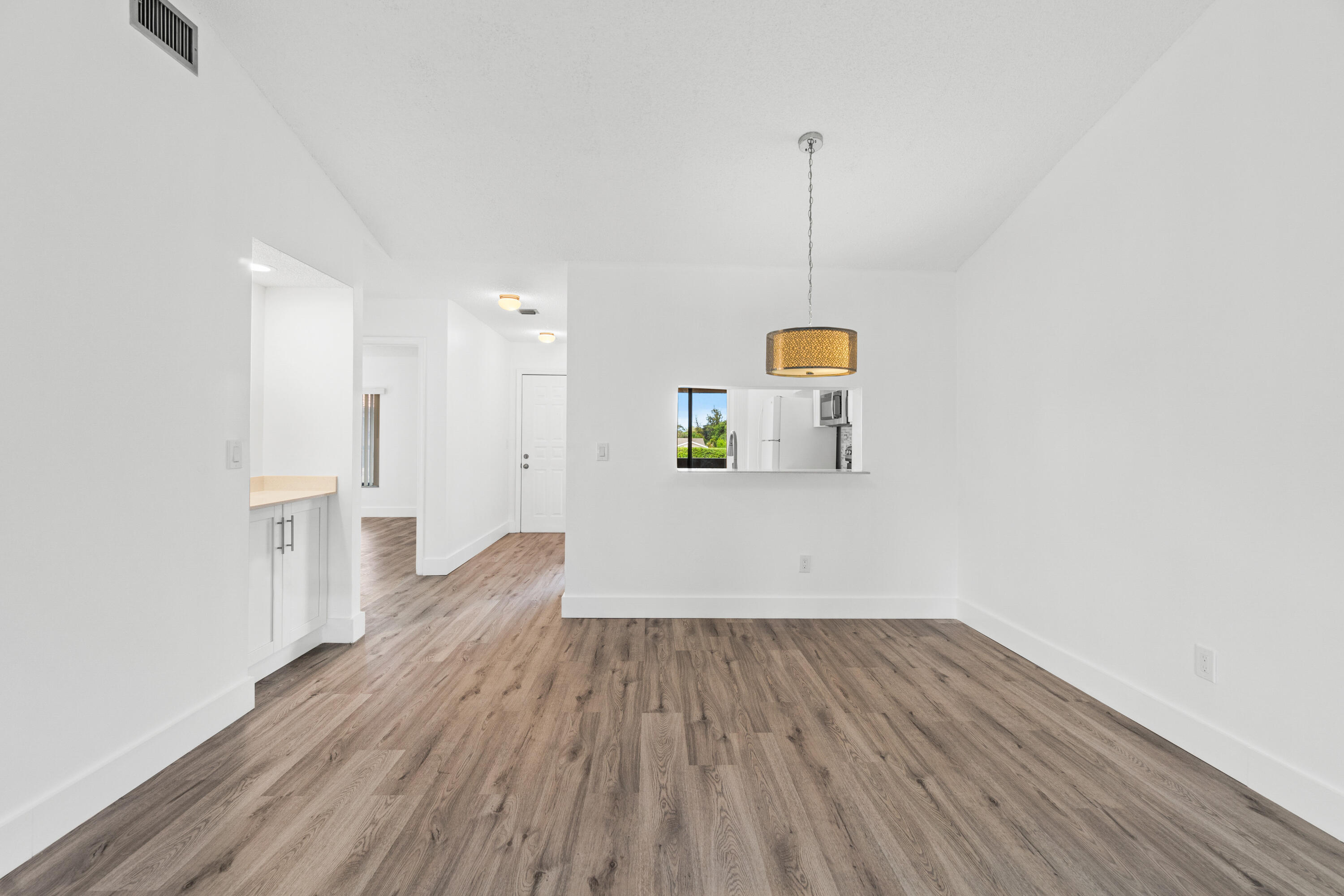 5151 West Club Circle, Unit 206 Boca Raton, FL 33487 - Photo 7 of 22 008-5151WestClubCircle-BocaRaton-FL-3348
