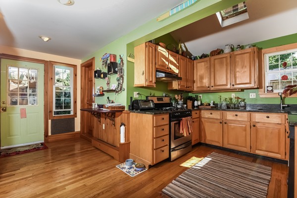 4 Spring Street Gloucester, MA 01930 - Photo 9 of 30 Gallery Image 9