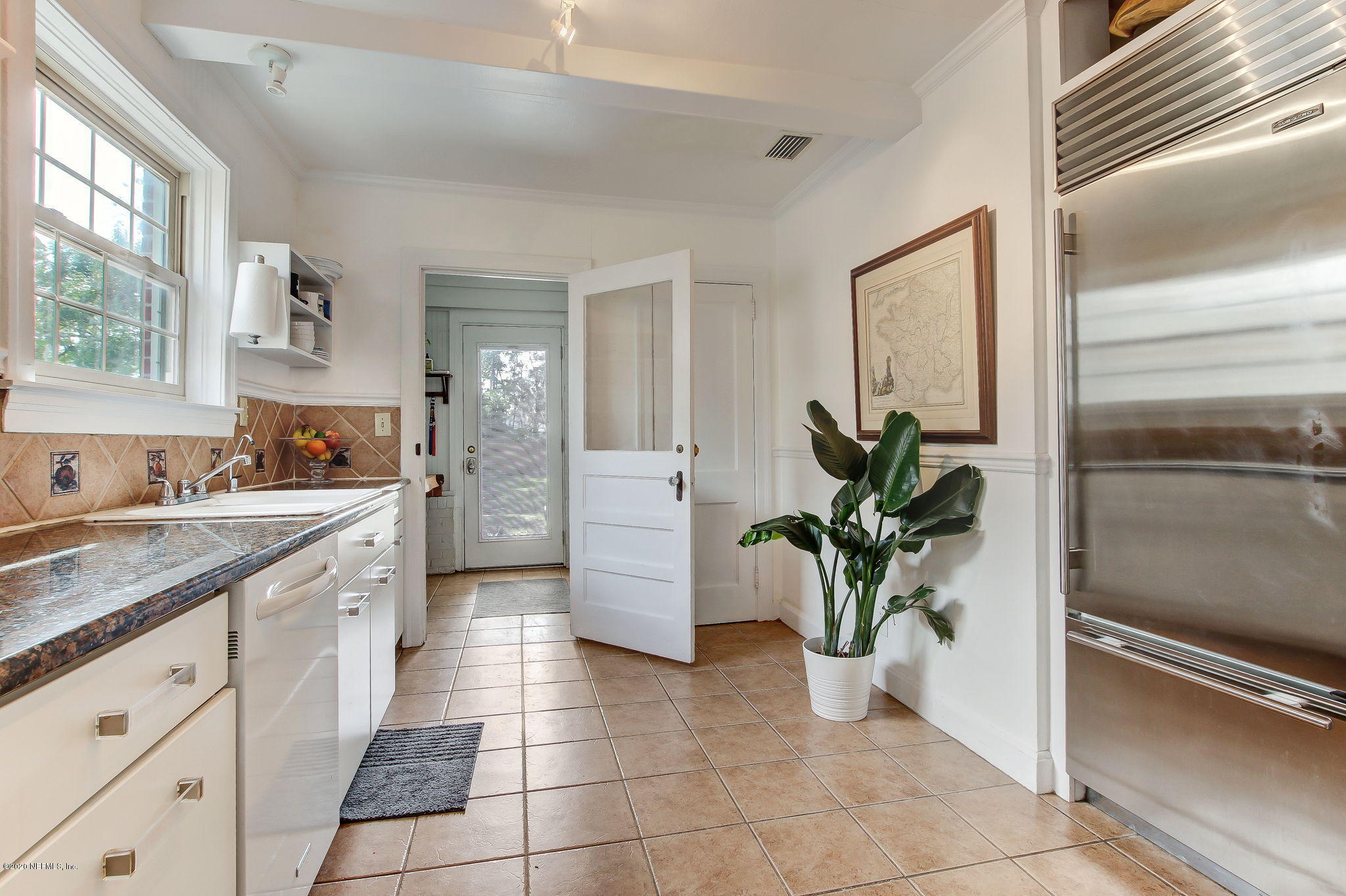 1416 Pinetree Road Jacksonville, FL 32207 - Photo 17 of 36 Kitchen