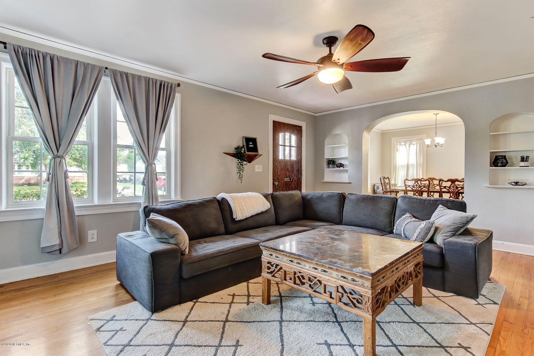 1416 Pinetree Road Jacksonville, FL 32207 - Photo 2 of 36 Living room