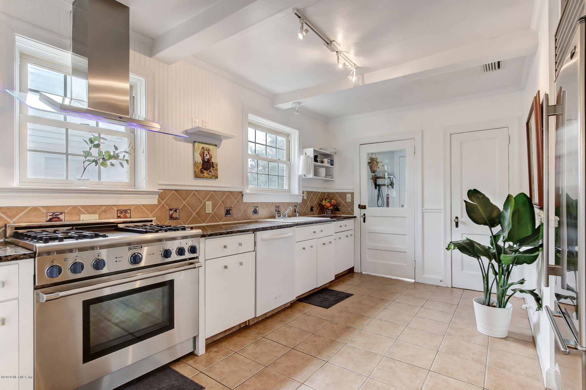 1416 Pinetree Road Jacksonville, FL 32207 - Photo 4 of 36 Kitchen