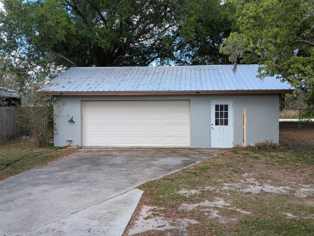 1692 West Salinas Road Avon Park, FL 33825 - Photo 2 of 13 a house with a outdoor space