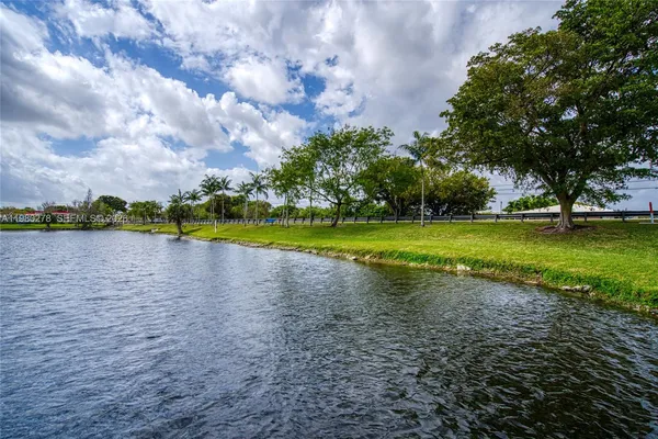 $2,095 | 2327 Northwest 52nd Court, Unit 2327, Fort Lauderdale, FL 33309