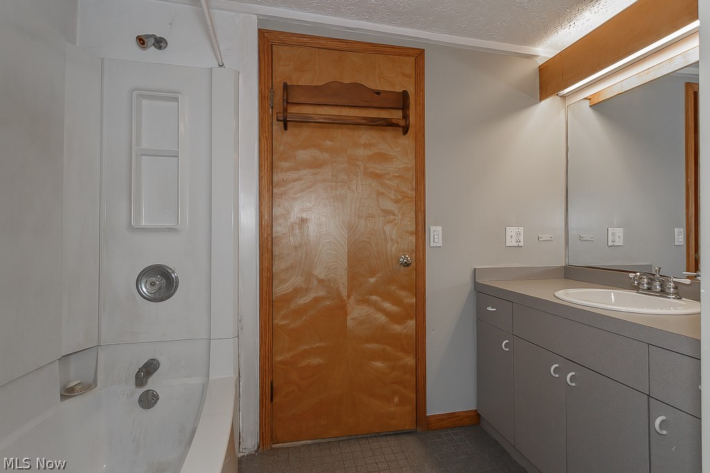 14654 Rider Road Burton, OH 44021 - Photo 16 of 27