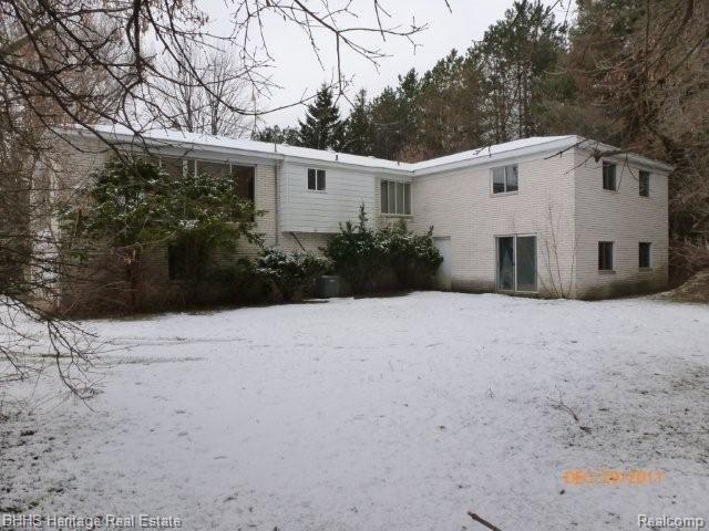 3025 Faussett Road Howell, MI 48855 - Photo 2 of 20 Back of House