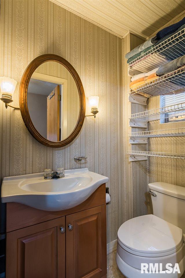9510 New Liberty Road Walcott, IA 52773 - Photo 8 of 14 Gallery Image 8