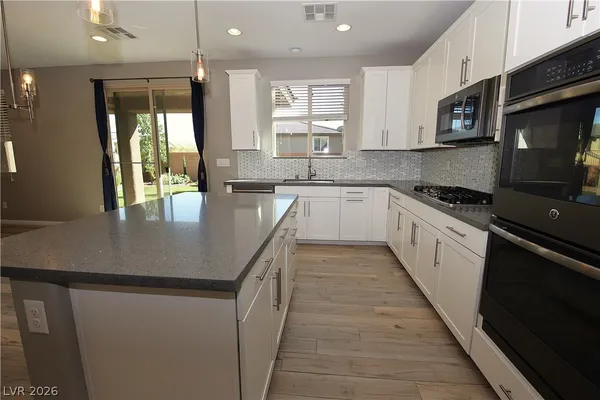 $2,800 | 10559 Pelican Island Avenue, Las Vegas, NV 89166