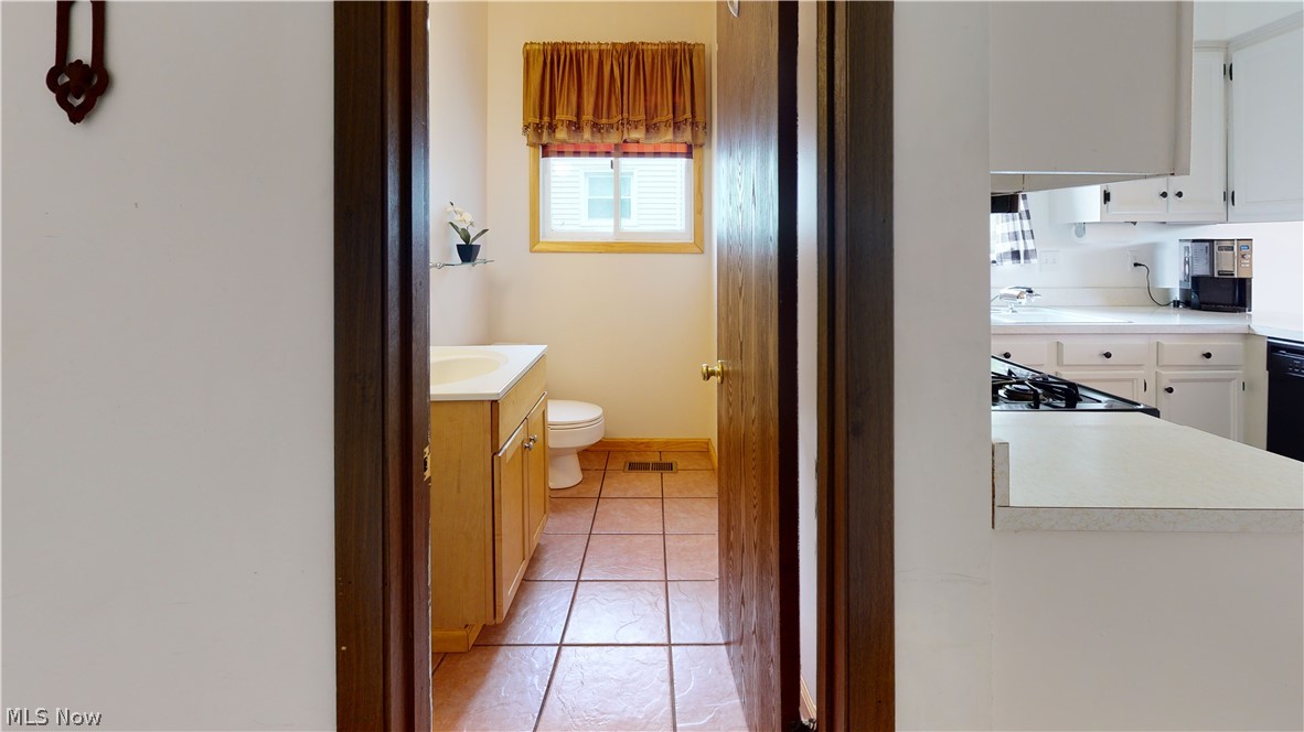 7264 Reynolds Road Mentor, OH 44060 - Photo 5 of 14 Half Bath