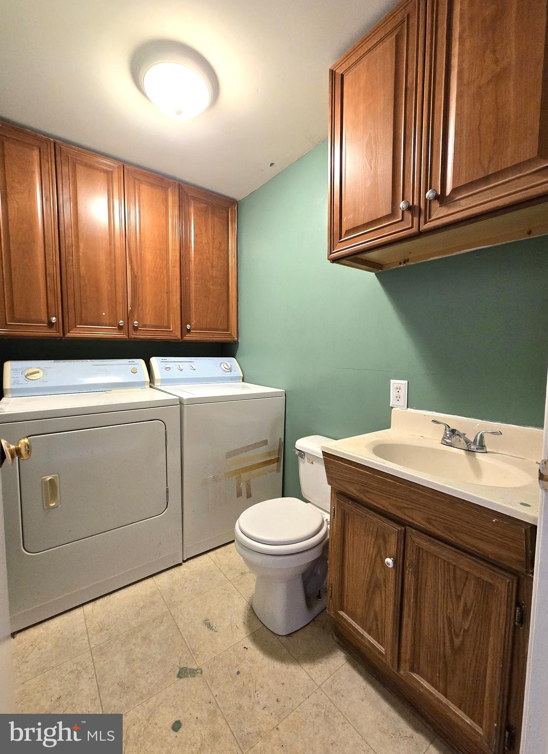 803 Tomahawk Trail Winchester, VA 22602 - Photo 18 of 20 a bathroom with a sink toilet and vanity