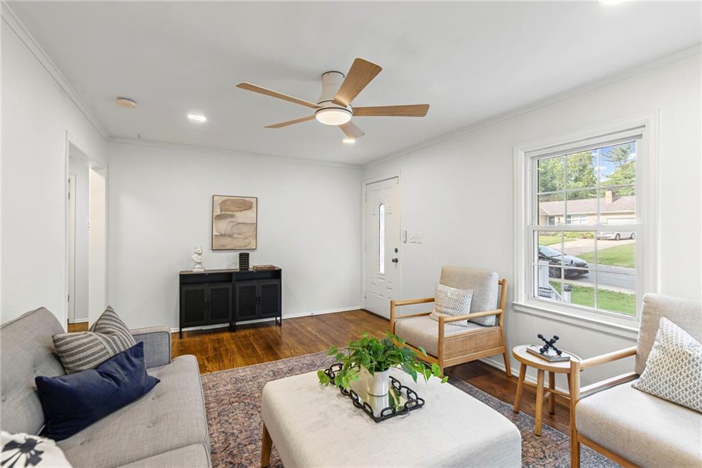 5431 Woodson Road Mission, KS 66202 - Photo 4 of 32