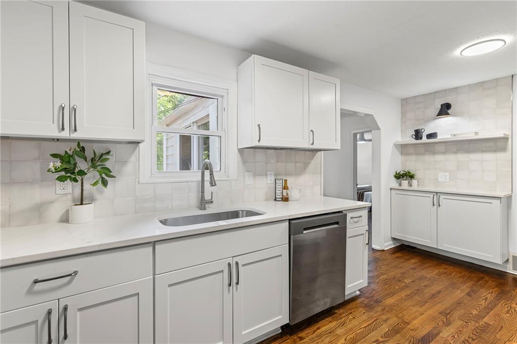 5431 Woodson Road Mission, KS 66202 - Photo 7 of 32