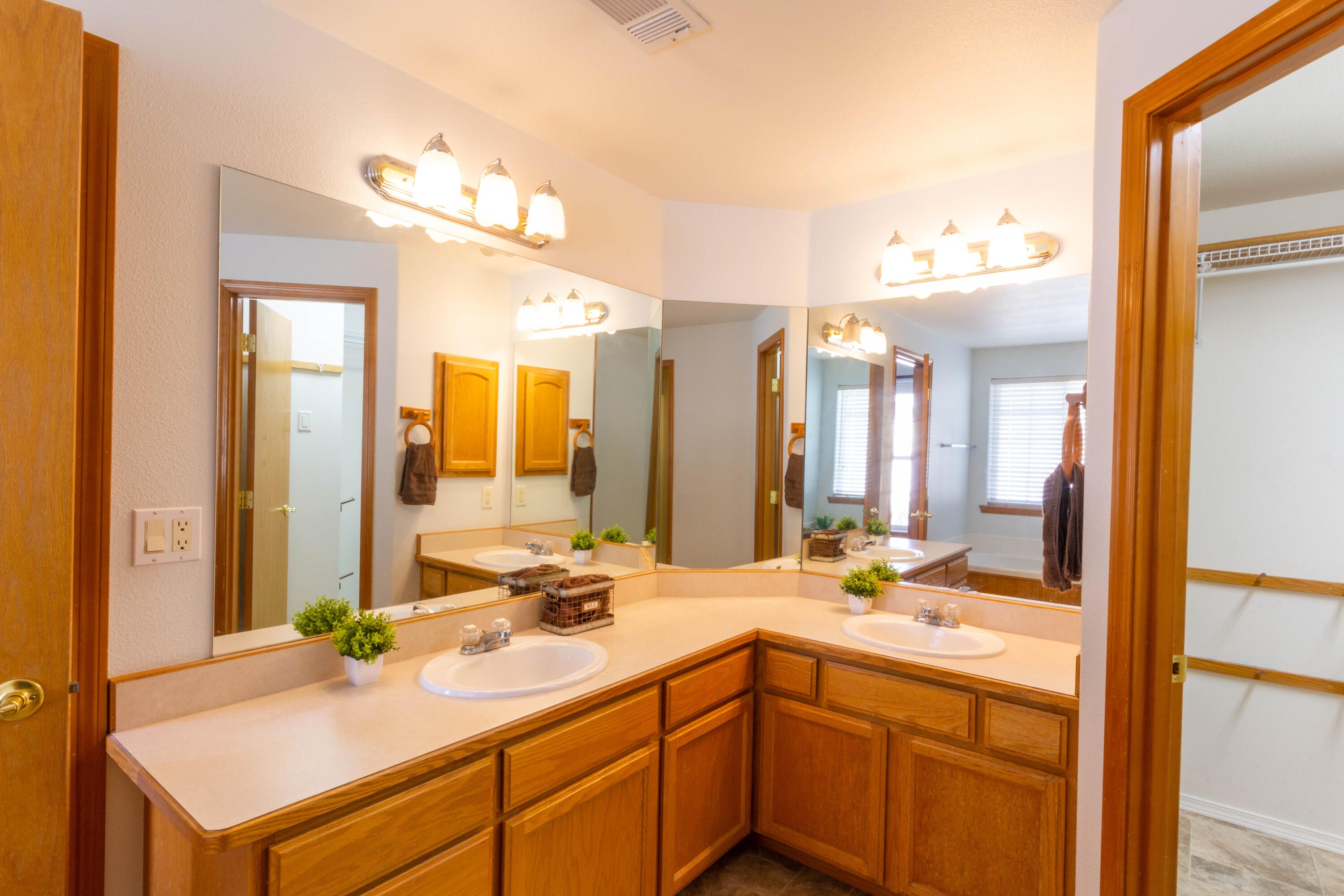 574 Mitchell Way Central Point, OR 97502 - Photo 10 of 28 Picture12
