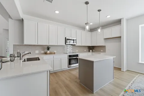 $575,000 | 160 Villars Drive, Salado, TX 76571
