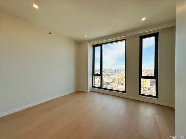 $2,900 | 35-32 Leavitt Street, Unit 11I | Flushing