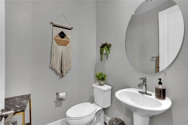 $2,950 | 45 Via Di Vita, Henderson, NV 89011