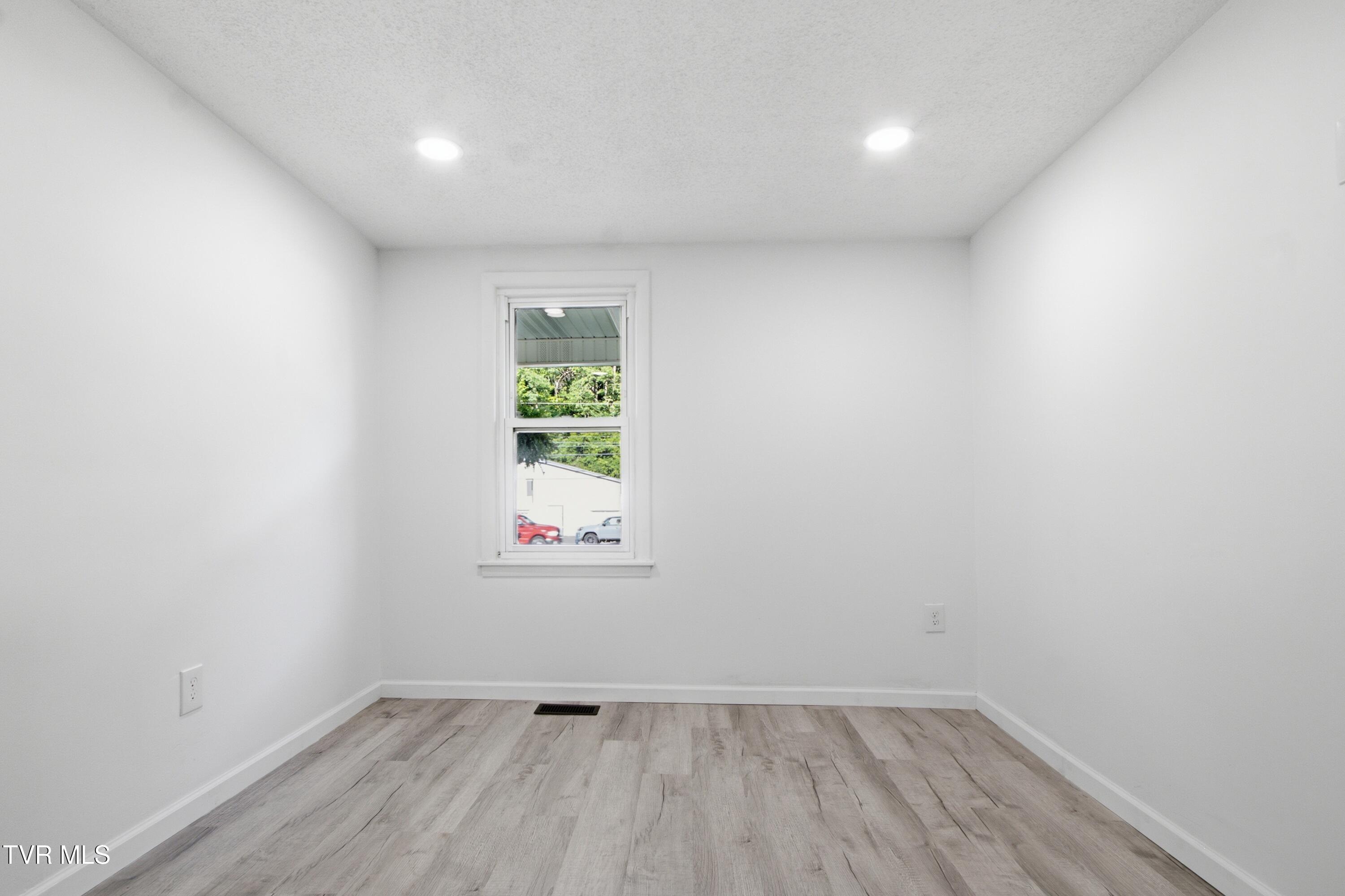 103 Commodore Avenue Elizabethton, TN 37643 - Photo 17 of 45 Bed 1