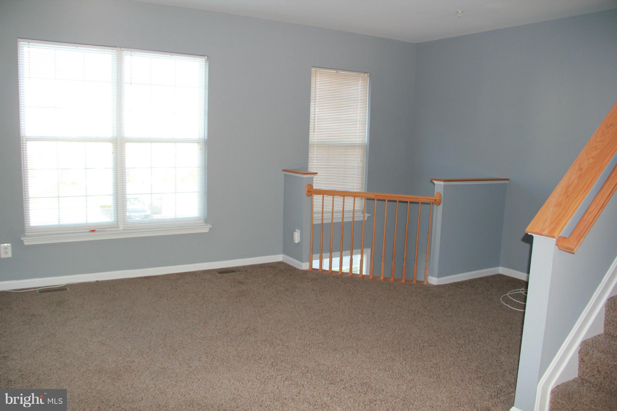 672 Hunting Fields Road Baltimore, MD 21220 - Photo 5 of 24 Living Room