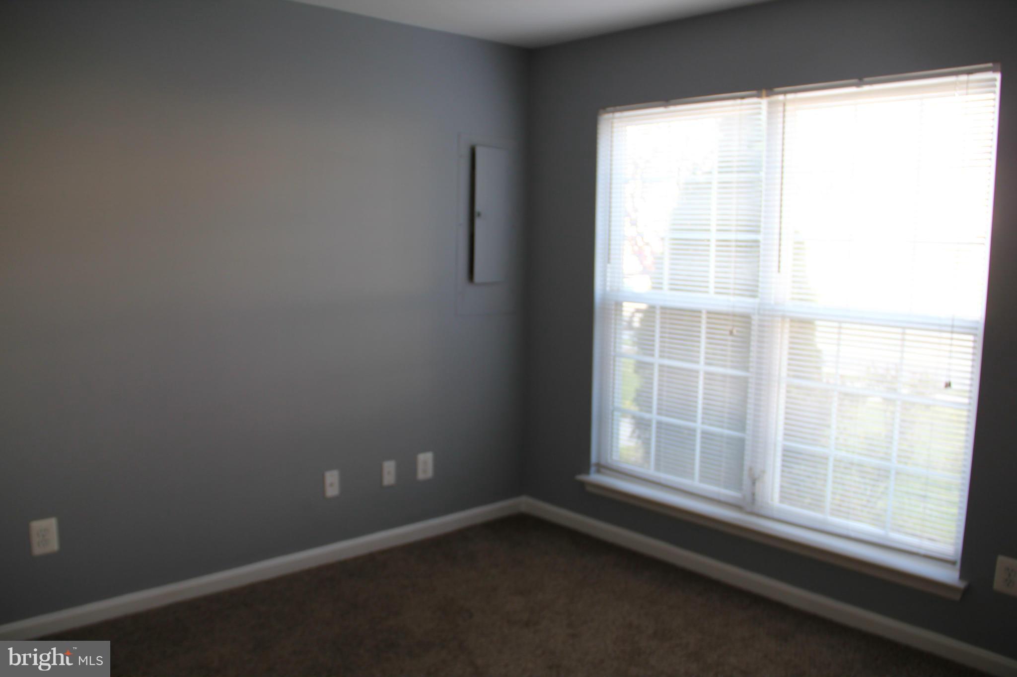 672 Hunting Fields Road Baltimore, MD 21220 - Photo 6 of 24 Living Room