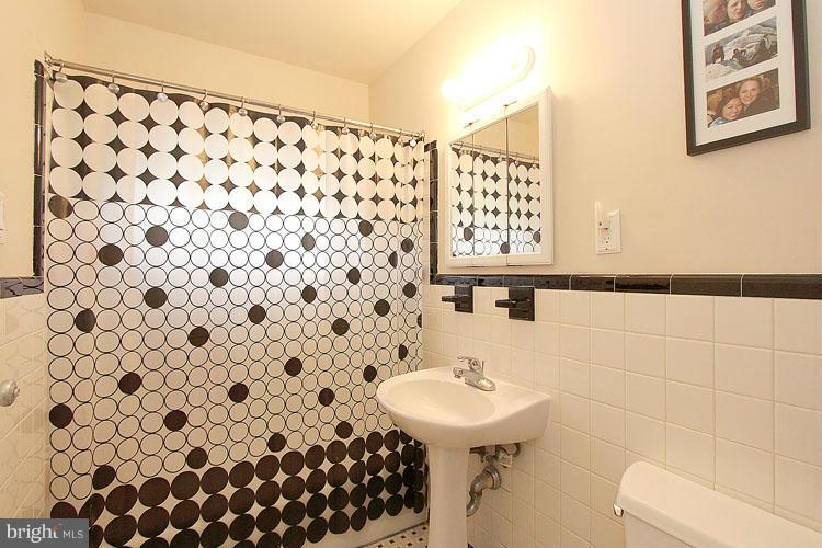 5329 Pooks Hill Road, Unit 405 Bethesda, MD 20814 - Photo 13 of 21 Bath 2