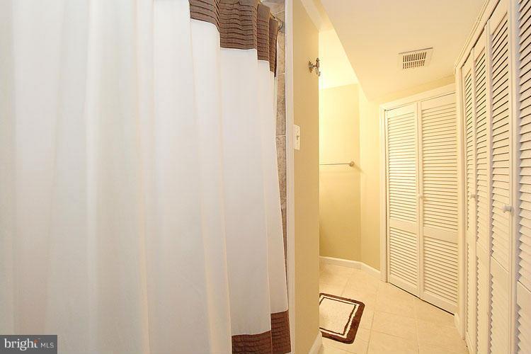 5329 Pooks Hill Road, Unit 405 Bethesda, MD 20814 - Photo 16 of 21 Bath 3