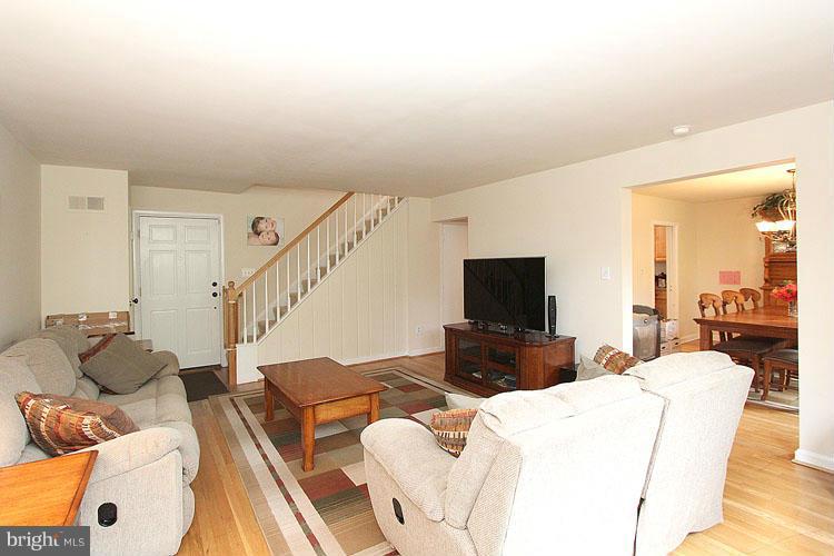 5329 Pooks Hill Road, Unit 405 Bethesda, MD 20814 - Photo 4 of 21 Living Room