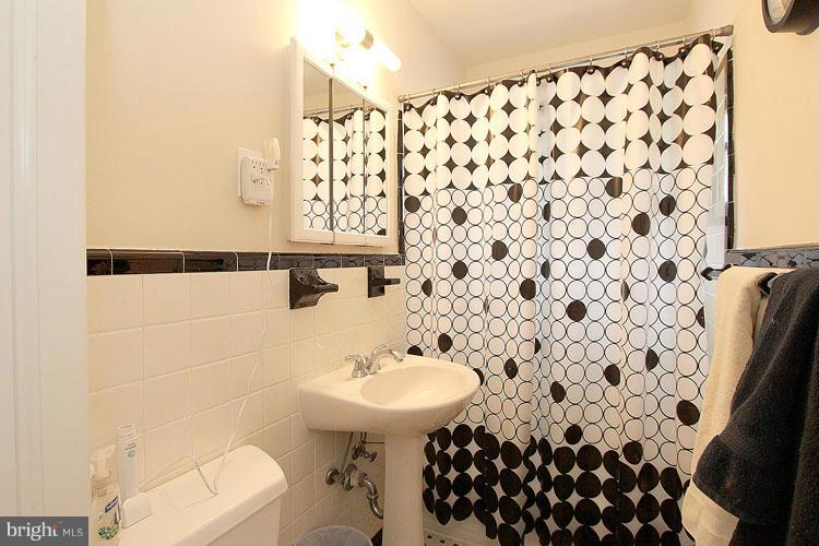 5329 Pooks Hill Road, Unit 405 Bethesda, MD 20814 - Photo 10 of 21 Bath (Master)