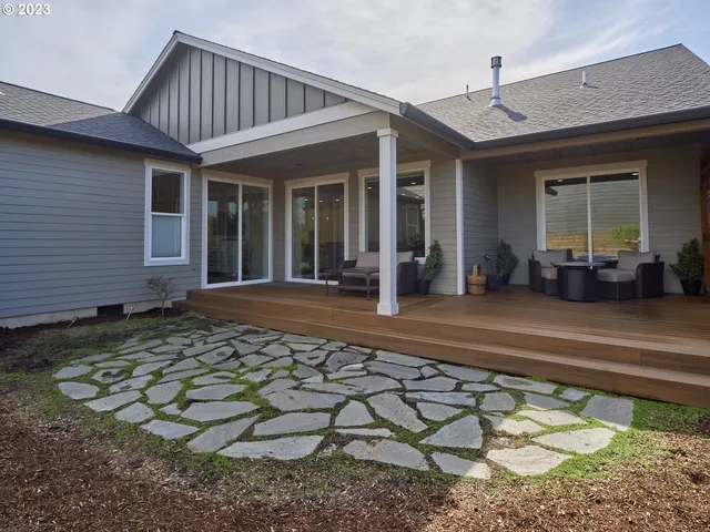 $635,000 | 526 3rd Street, Woodland, WA 98674