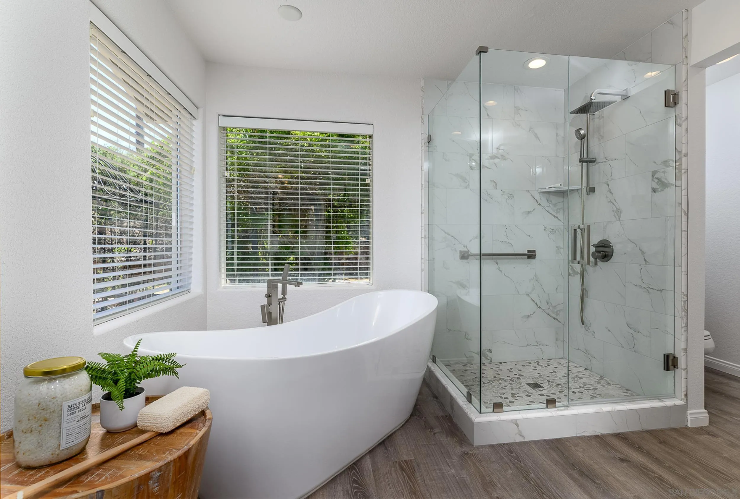 1577 Oak Land Road Julian, CA 92036 - Photo 7 of 73 Primary Bathroom with Dual Vanities, soaking tub, walk-in shower, water closet and walk-in closet