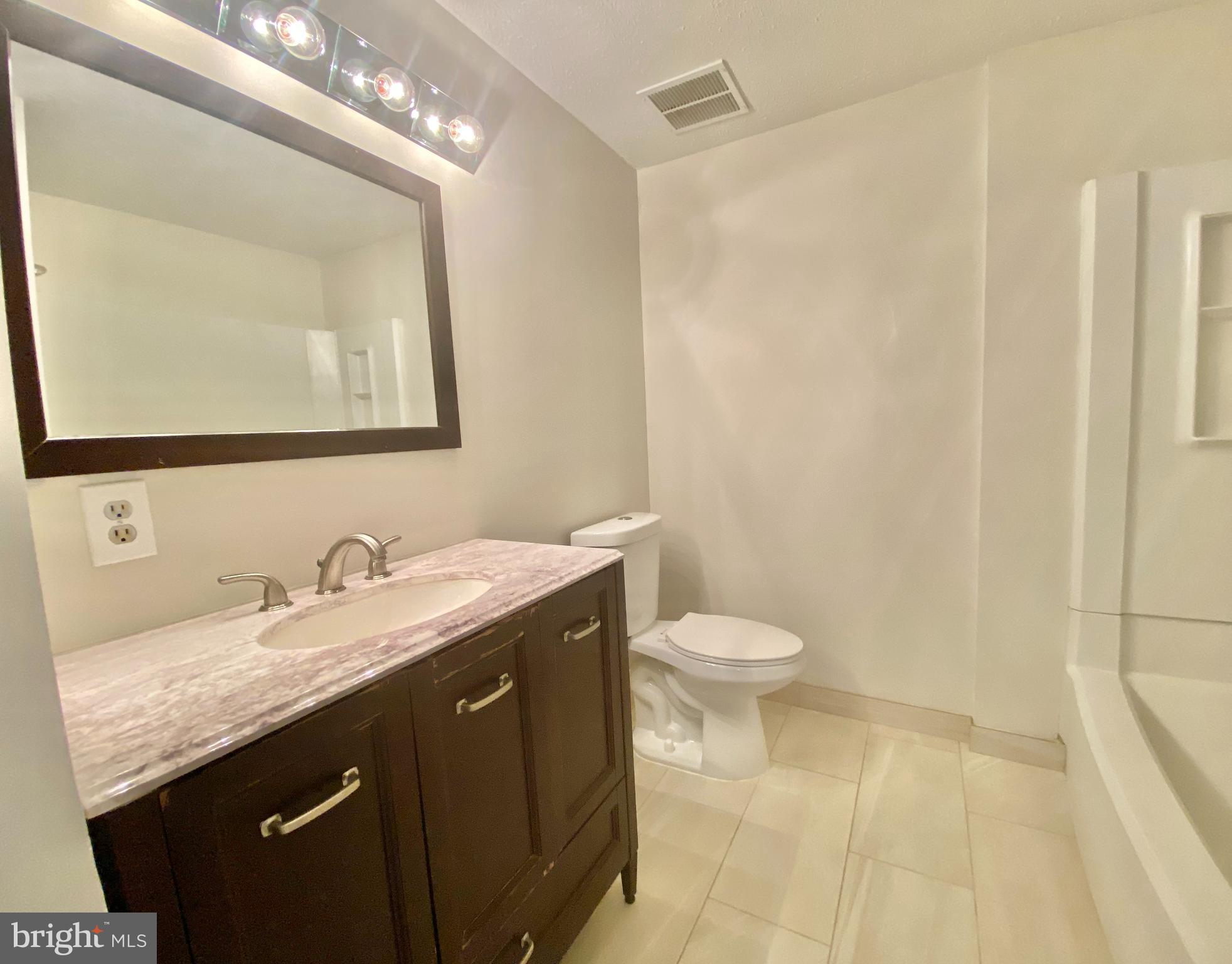 6212 Hillside Road Springfield, VA 22152 - Photo 16 of 36 Upper hallway bathroom