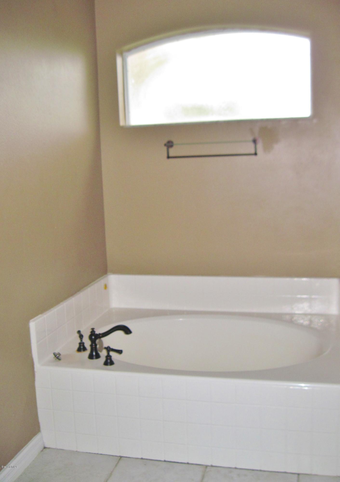 1104 Rabbit Street Southeast Palm Bay, FL 32909 - Photo 14 of 31 Garden Tub