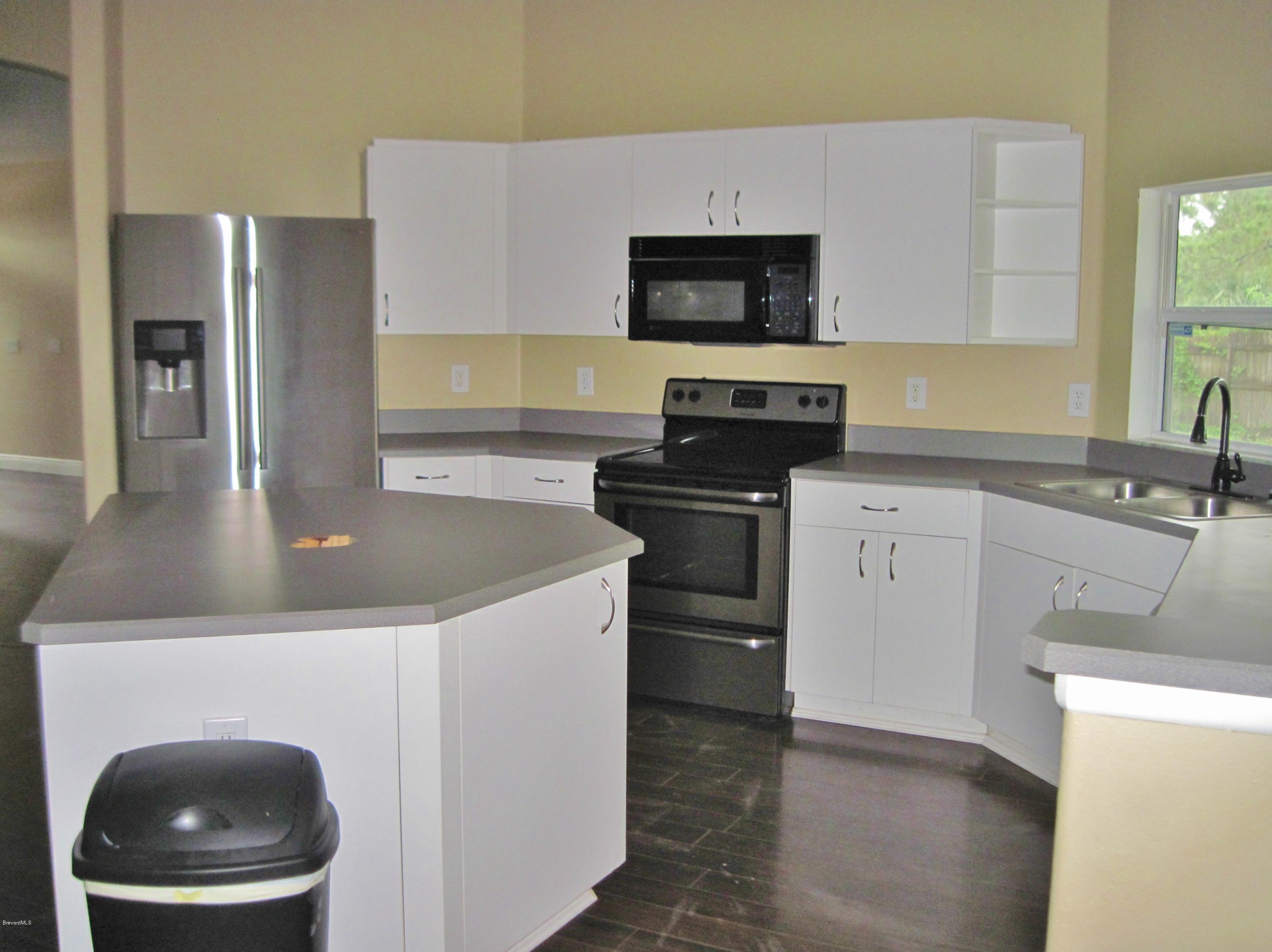 1104 Rabbit Street Southeast Palm Bay, FL 32909 - Photo 3 of 31 Kitchen