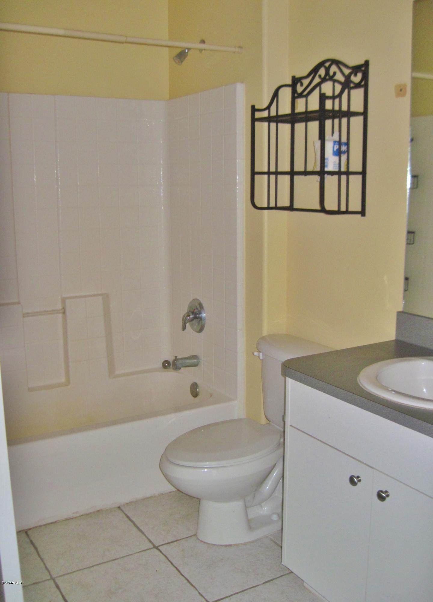 1104 Rabbit Street Southeast Palm Bay, FL 32909 - Photo 21 of 31 Guest Bath