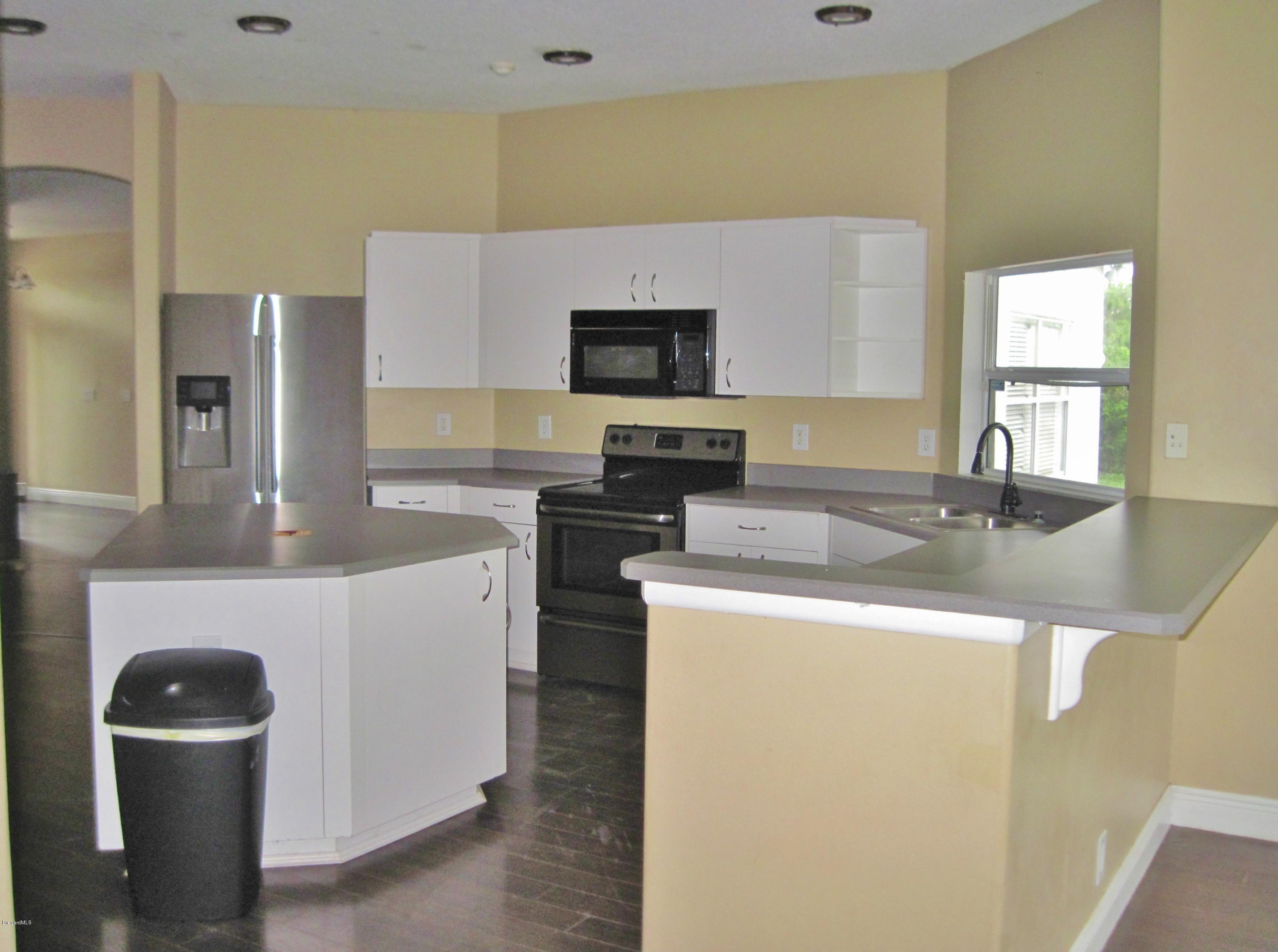 1104 Rabbit Street Southeast Palm Bay, FL 32909 - Photo 5 of 31 Kitchen