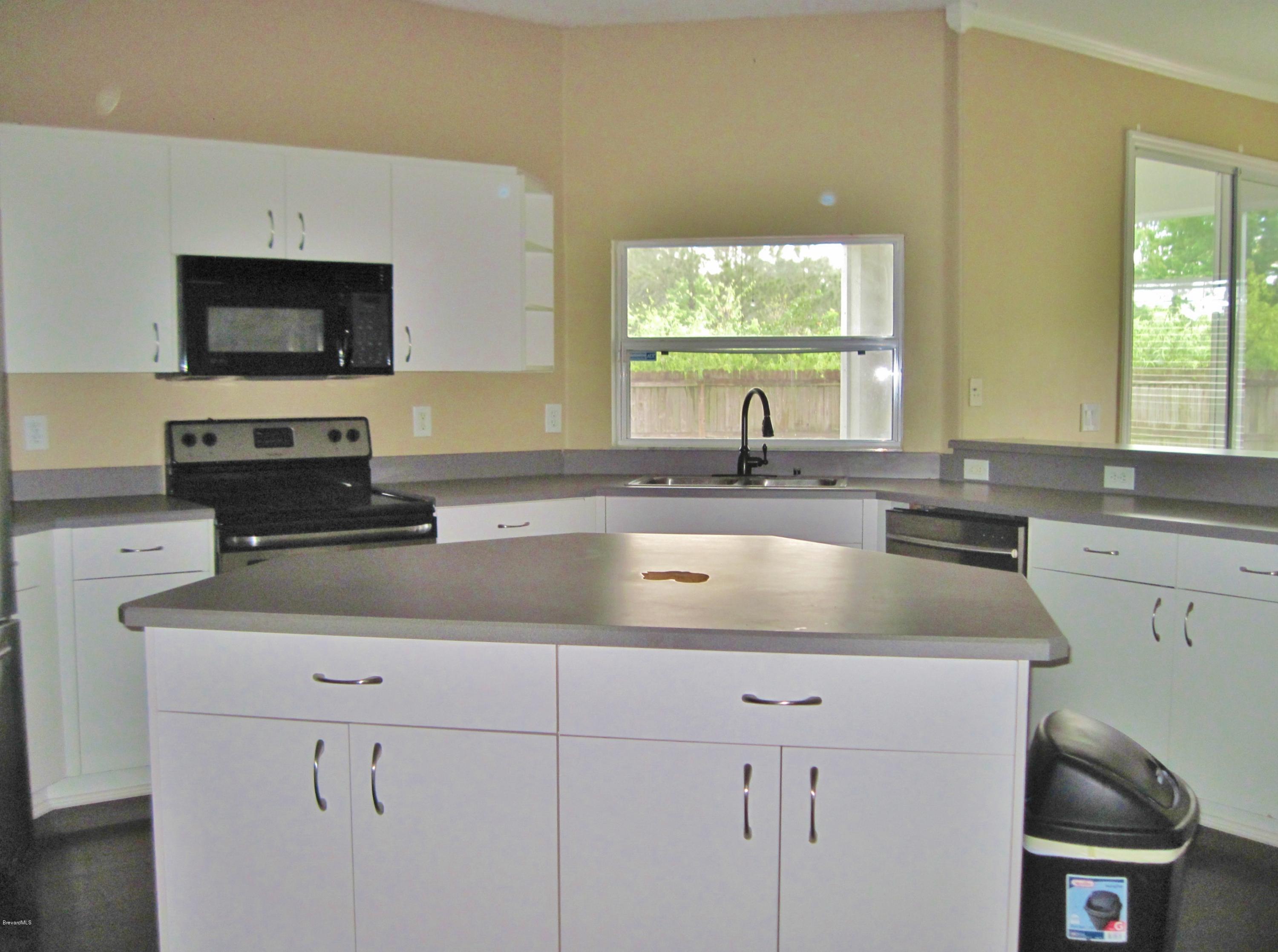 1104 Rabbit Street Southeast Palm Bay, FL 32909 - Photo 7 of 31 Kitchen