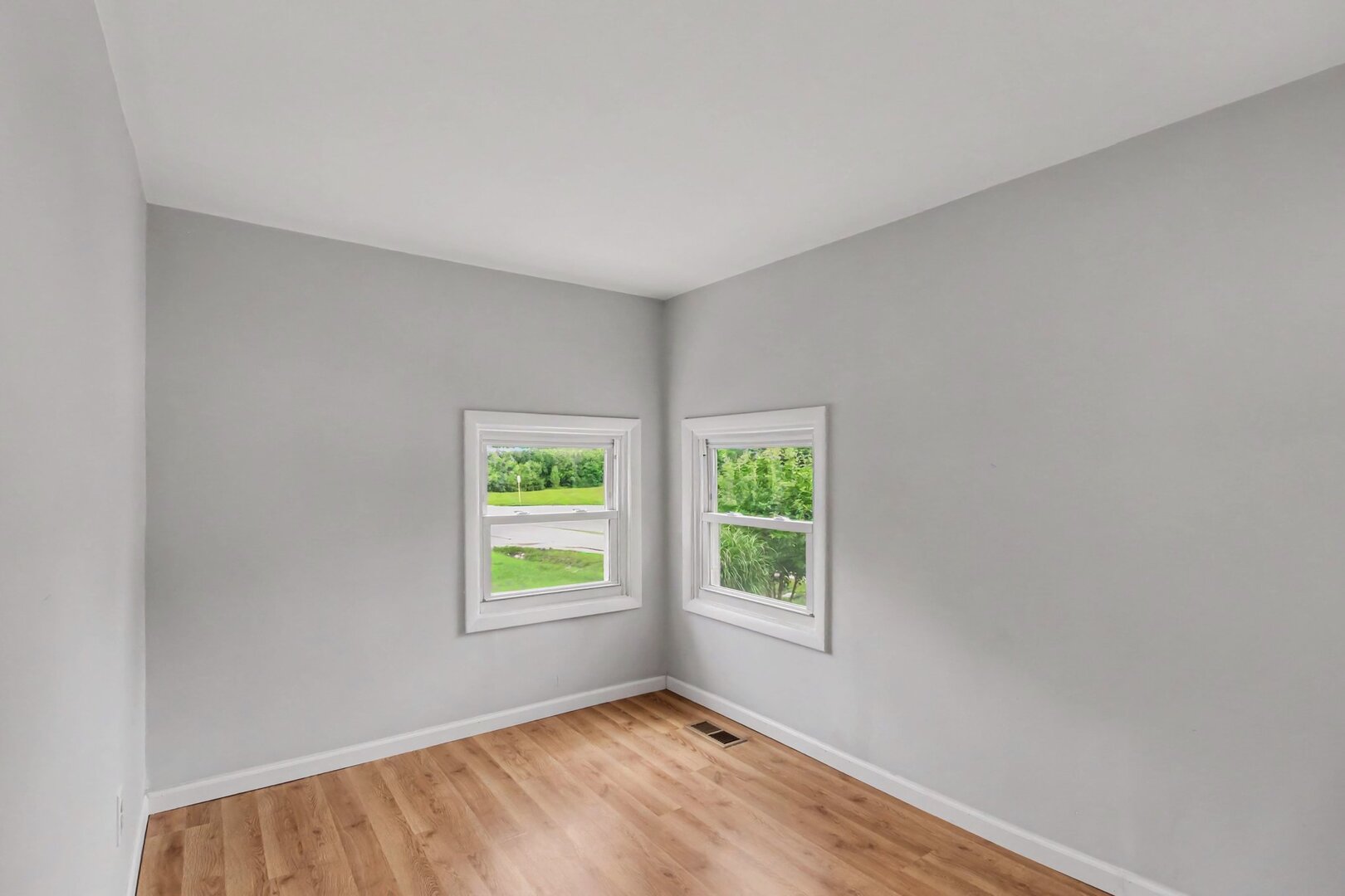 208 West Nippersink Road Round Lake, IL 60073 - Photo 7 of 18 an empty room with windows
