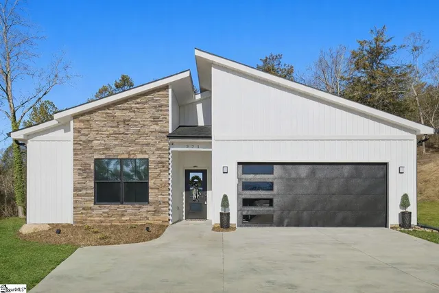 $389,900 | 221 Lenhardt Road, Easley, SC 29640