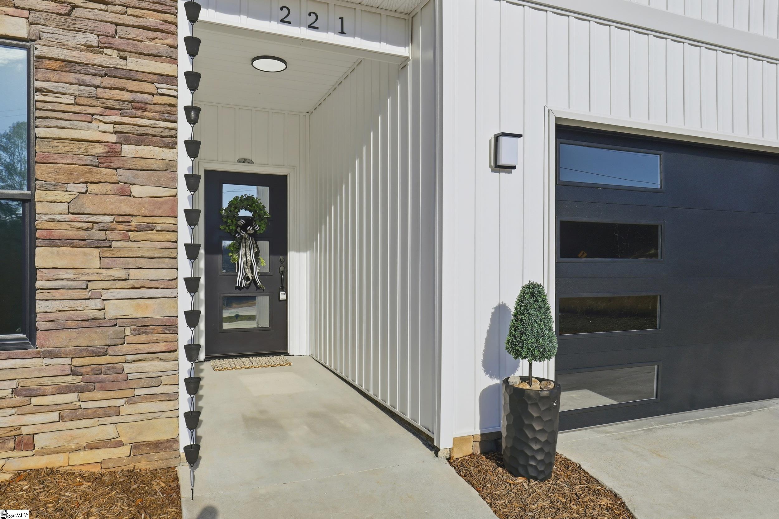 221 Lenhardt Road Easley, SC 29640 - Photo 4 of 28