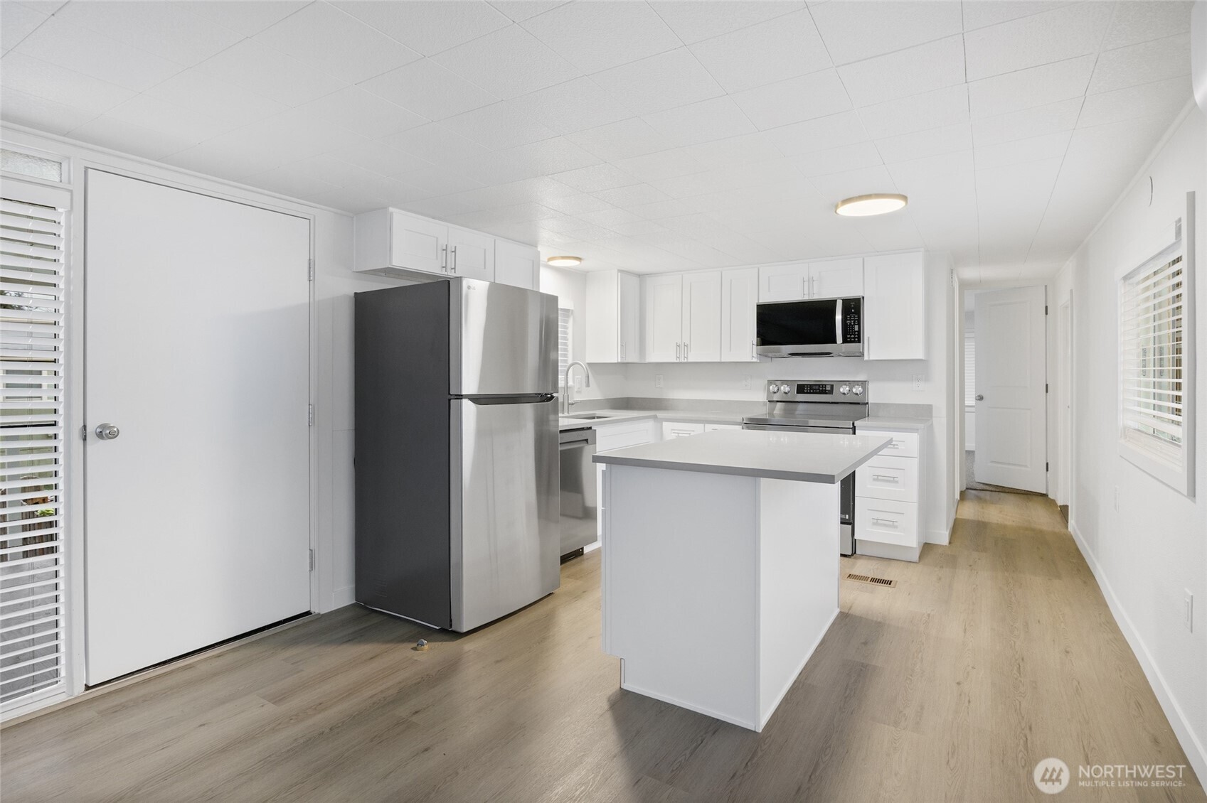32501 Northeast 50th Street, Unit 37 Carnation, WA 98014 - Photo 4 of 20 a kitchen with stainless steel appliances a refrigerator stove microwave and sink