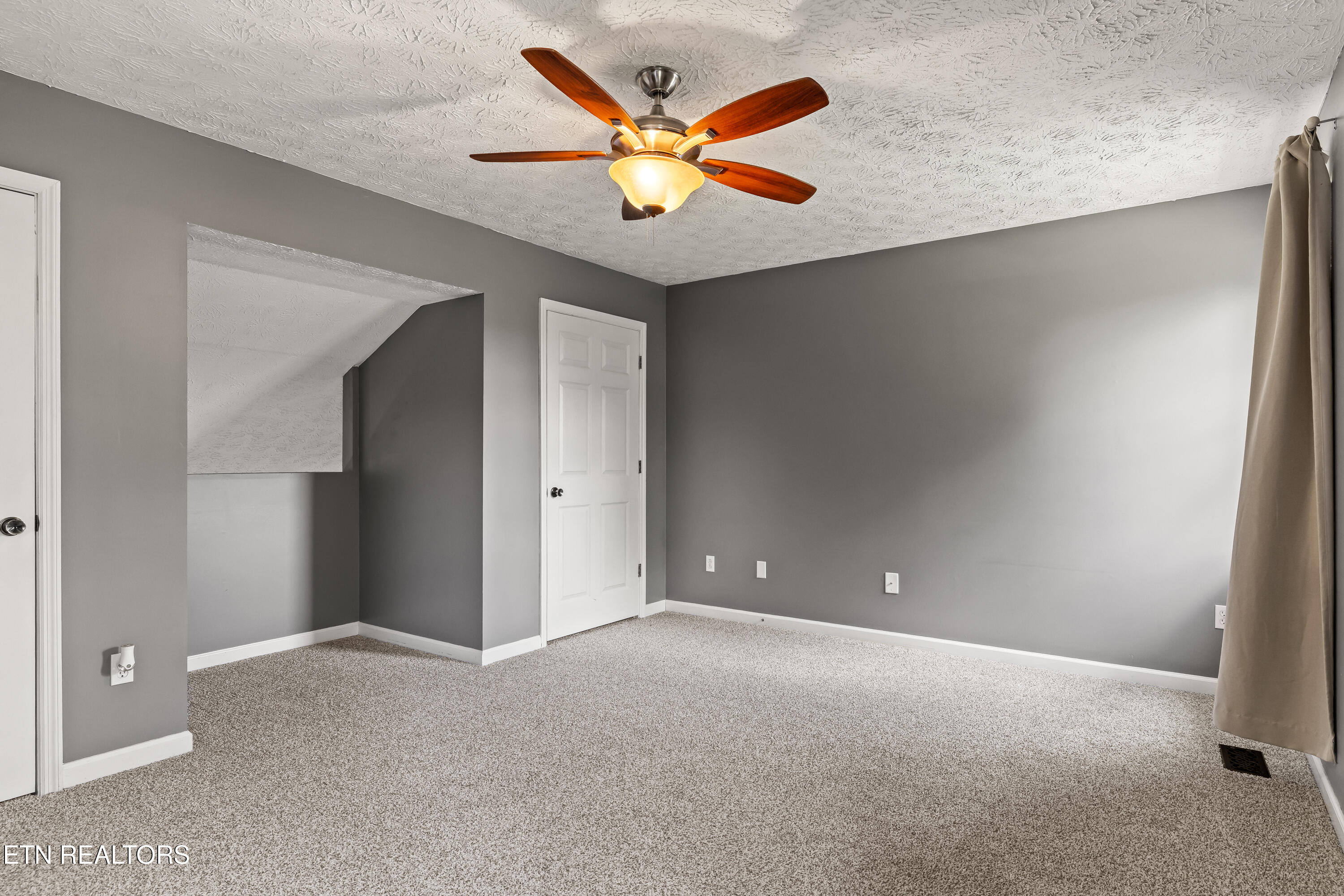 2423 Chimney Ridge Road Knoxville, TN 37923 - Photo 17 of 37 Primary Bedroom