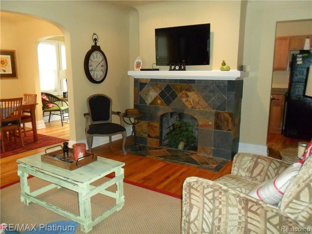 922 Brighton Lake Road Brighton, MI 48116 - Photo 5 of 33 Brighton Lake Rd 021.JPG