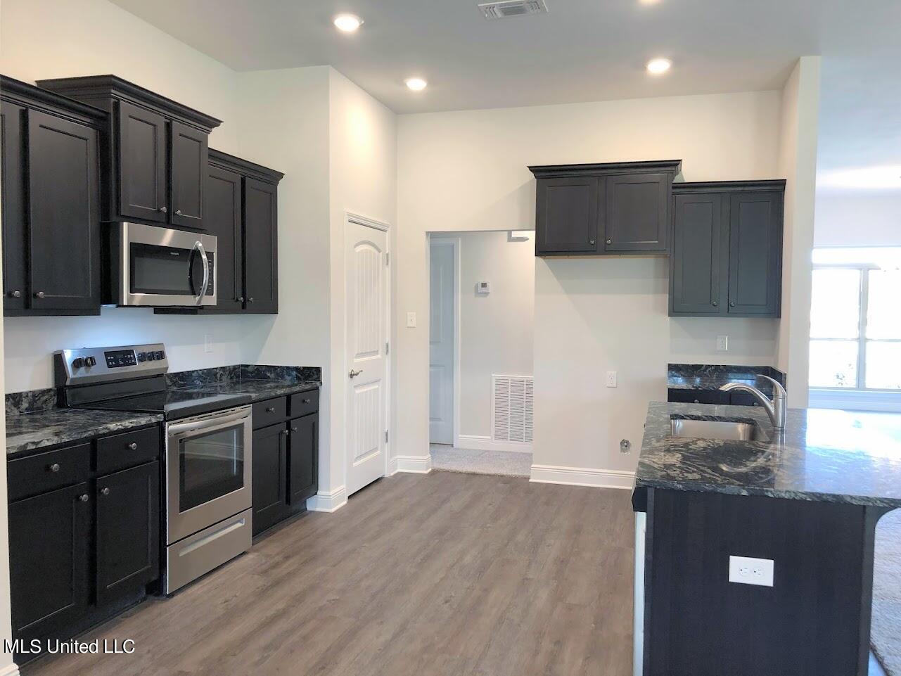 6257 Roxanne Way Biloxi, MS 39532 - Photo 2 of 21 lot 32 kitchen