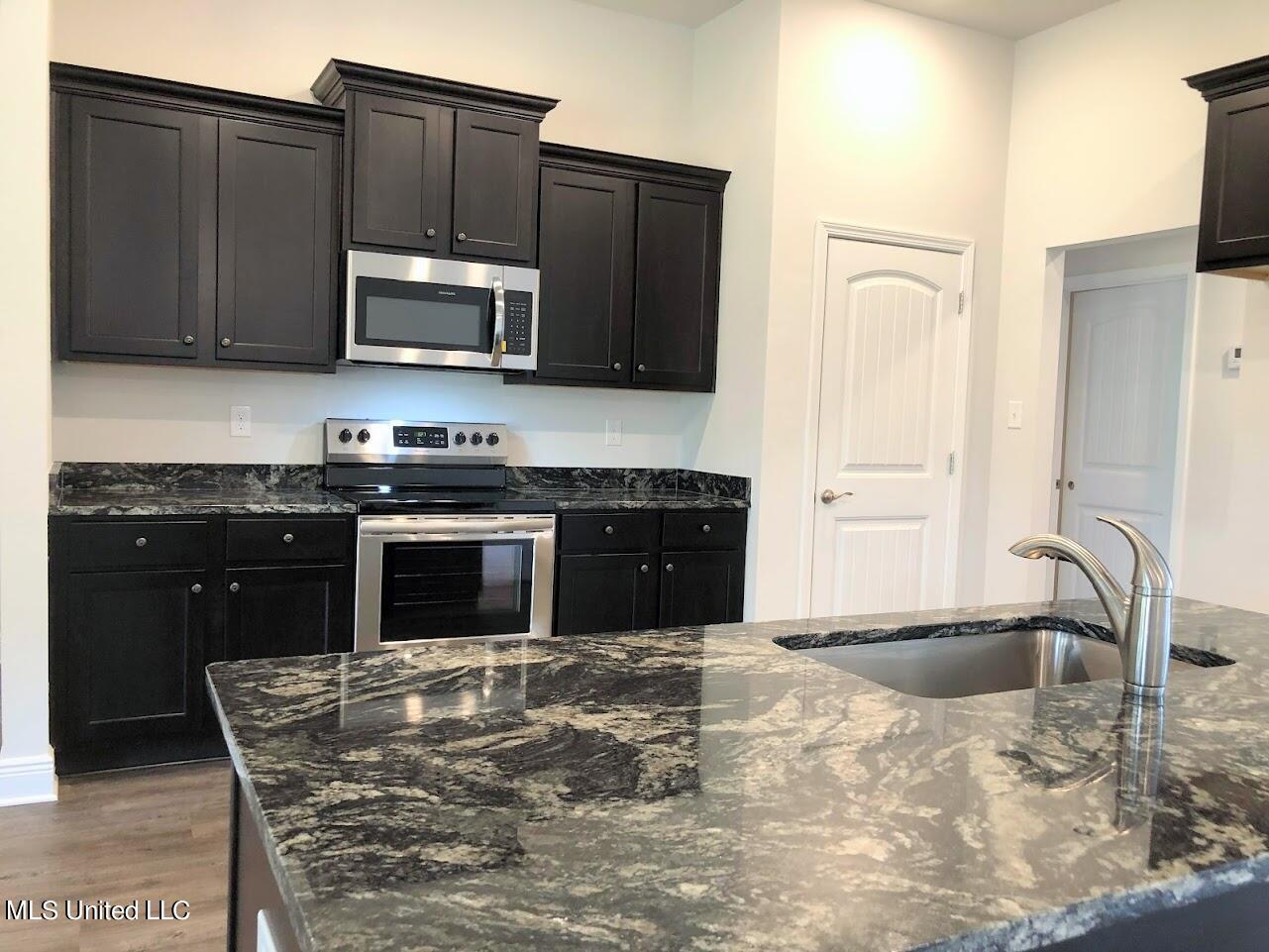 6257 Roxanne Way Biloxi, MS 39532 - Photo 3 of 21 lot 32 blue fantasy granite