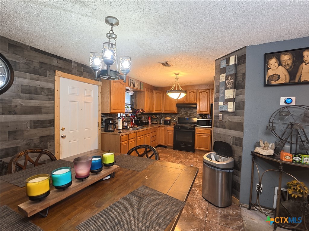 4808 Brook Crest Road Austin, TX 78744 - Photo 12 of 19 Gallery Image 12