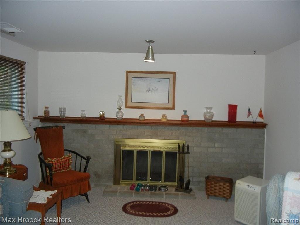 6997 Oakhill Road Clarkston, MI 48348 - Photo 17 of 22 FAMILY ROOM