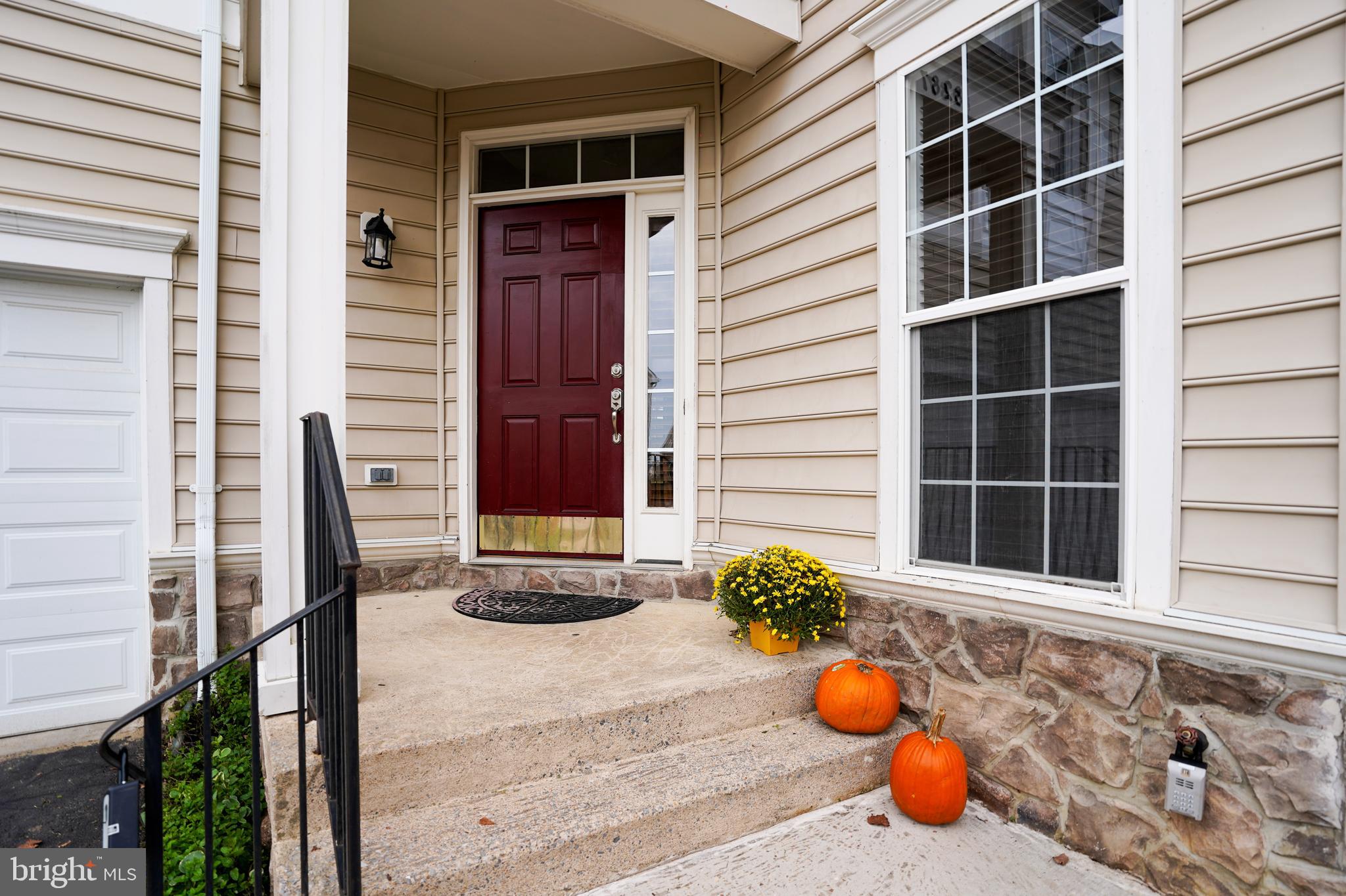 8287 Laurel Heights Loop Lorton, VA 22079 - Photo 2 of 50 Inviting Entrance