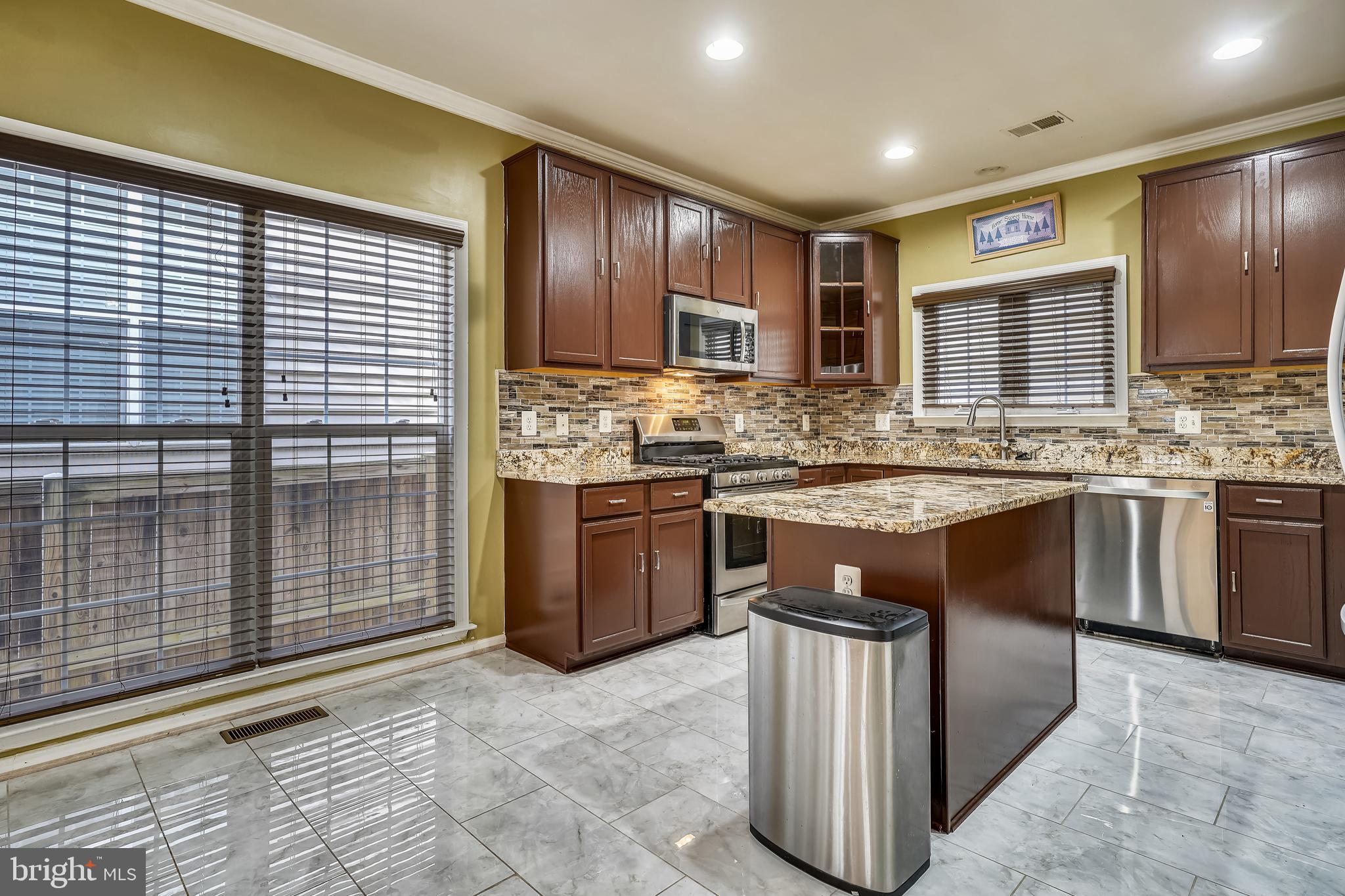 8287 Laurel Heights Loop Lorton, VA 22079 - Photo 11 of 50