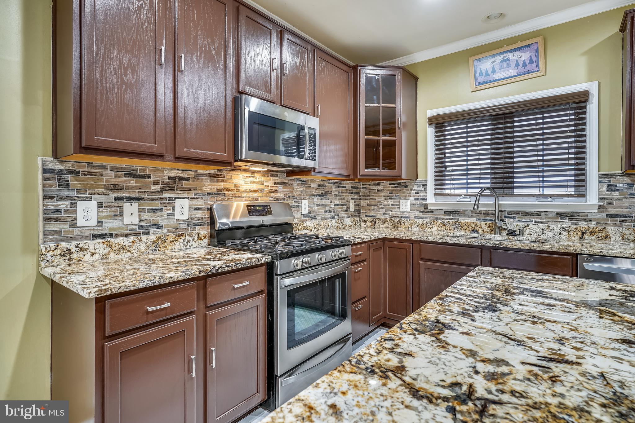 8287 Laurel Heights Loop Lorton, VA 22079 - Photo 13 of 50