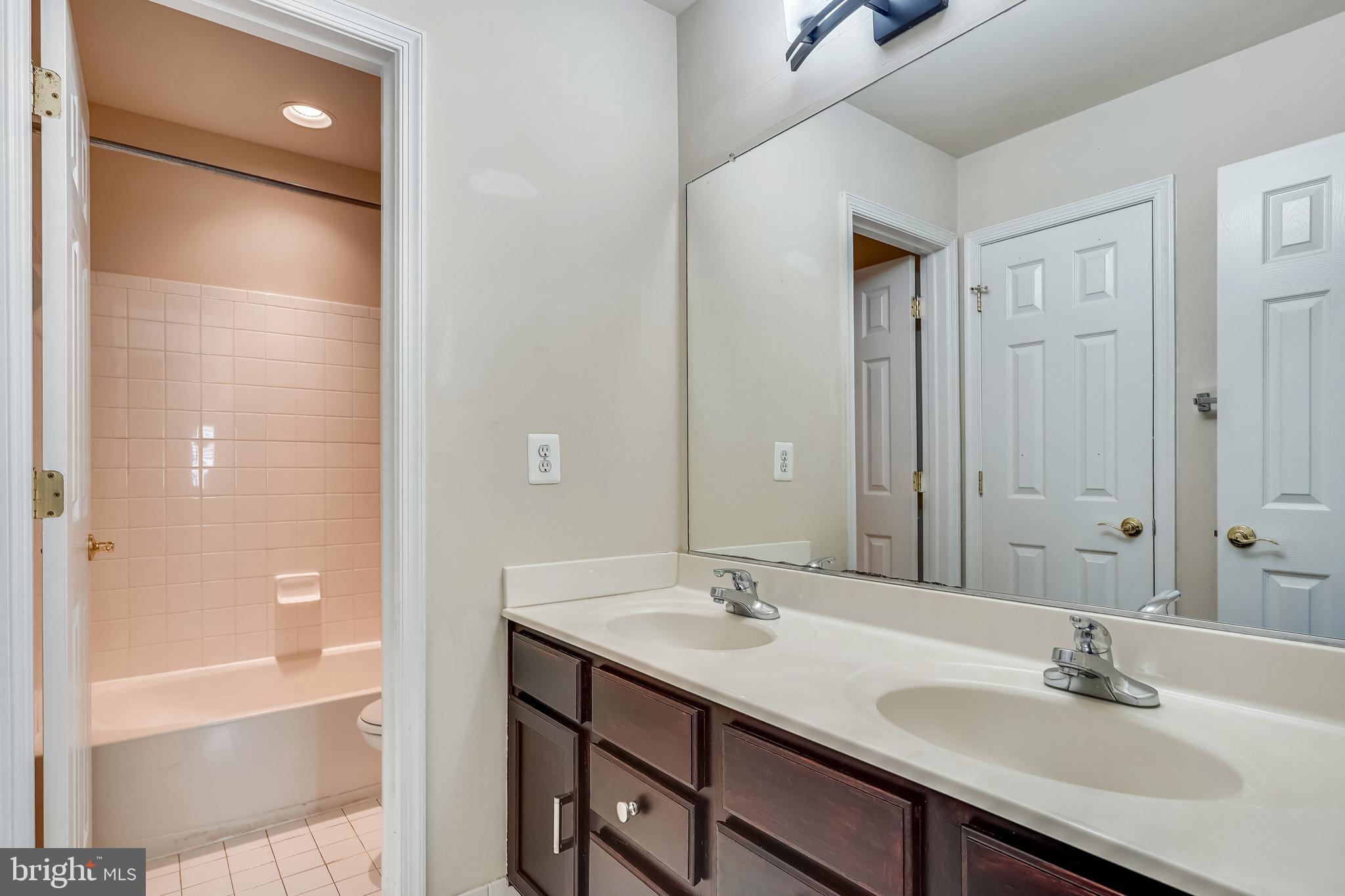 8287 Laurel Heights Loop Lorton, VA 22079 - Photo 18 of 50