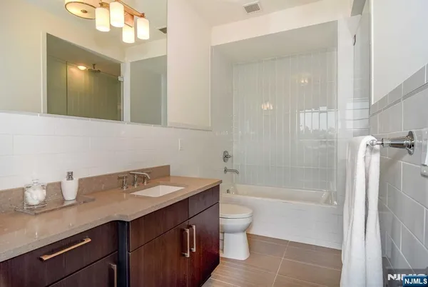 $5,500 | 9 Somerset Lane, Unit 405, Edgewater, NJ 07020